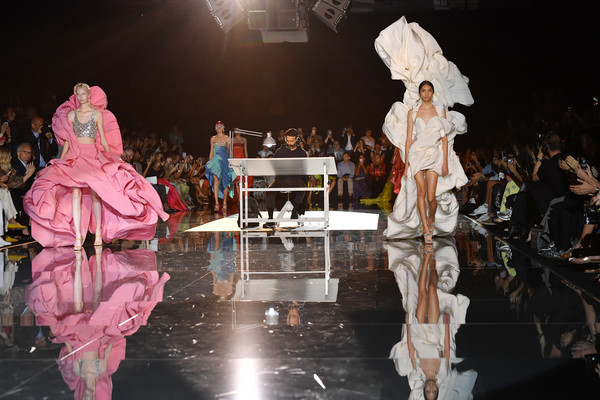 Schiaparelli+Runway+Paris+Fashion+Week+Haute+F1144qaxcRxl